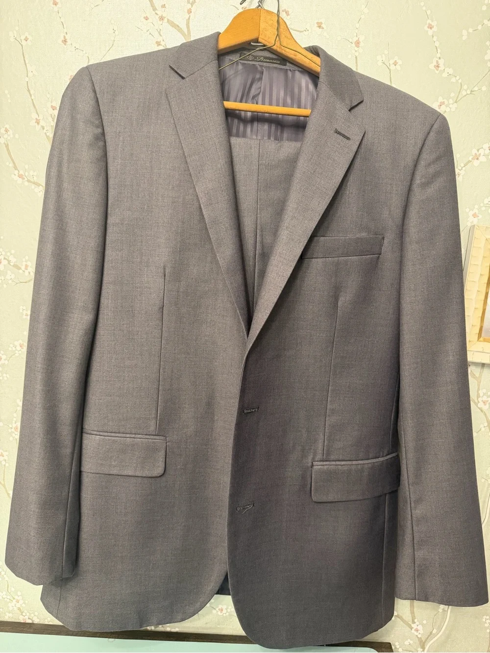 Demantie Italy Men's Gray Dress Suit Jacket & Pants